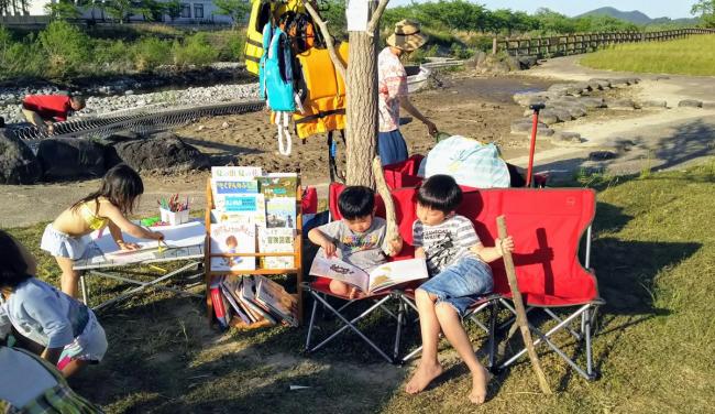 出張絵本の広場の活動写真1