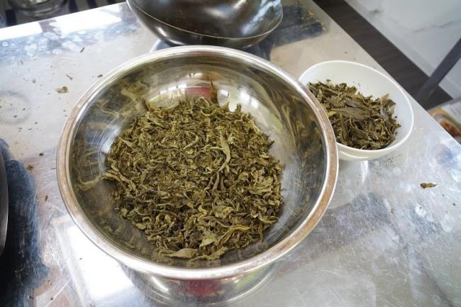完成した手もみ茶の写真